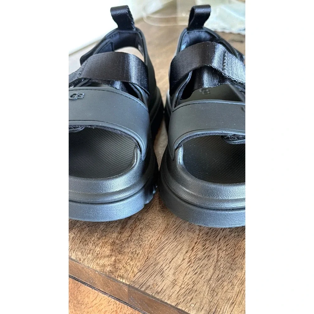 UGG GoldenGlow Sandal Kids 11 Black Sporty Water-Friendly Lug Sole Strappy Shoe